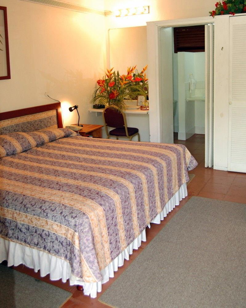 Beachcombers Hotel Saint Vincent Buitenkant foto