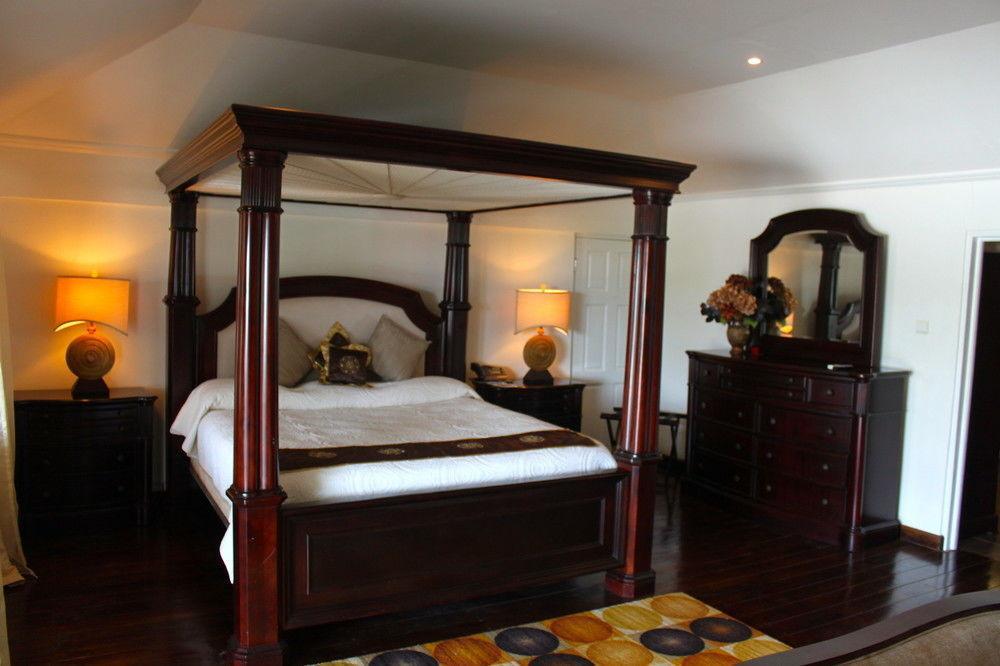 Beachcombers Hotel Saint Vincent Buitenkant foto