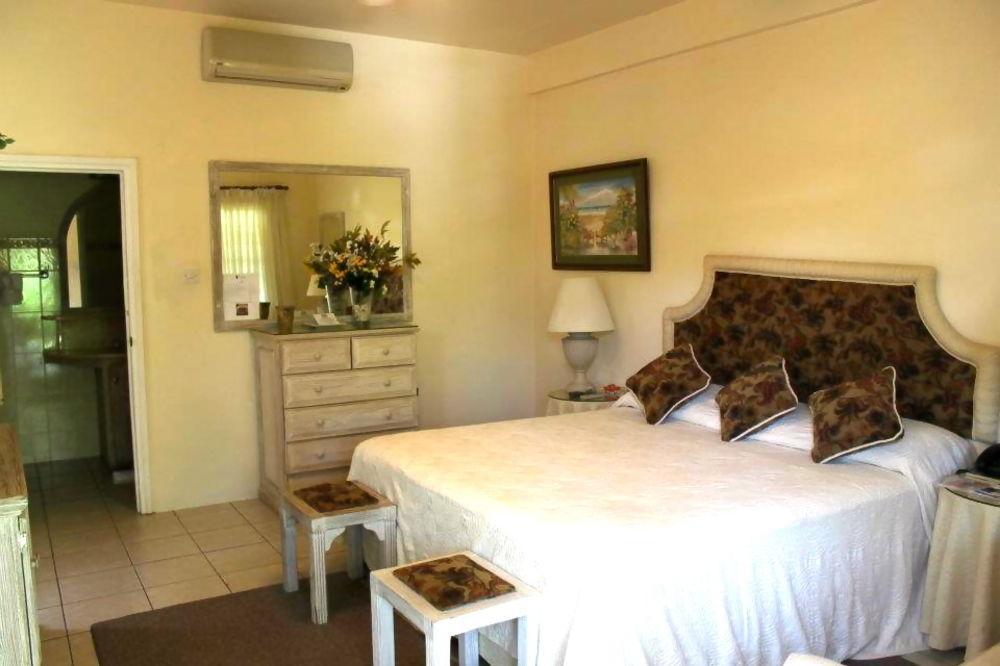 Beachcombers Hotel Saint Vincent Buitenkant foto