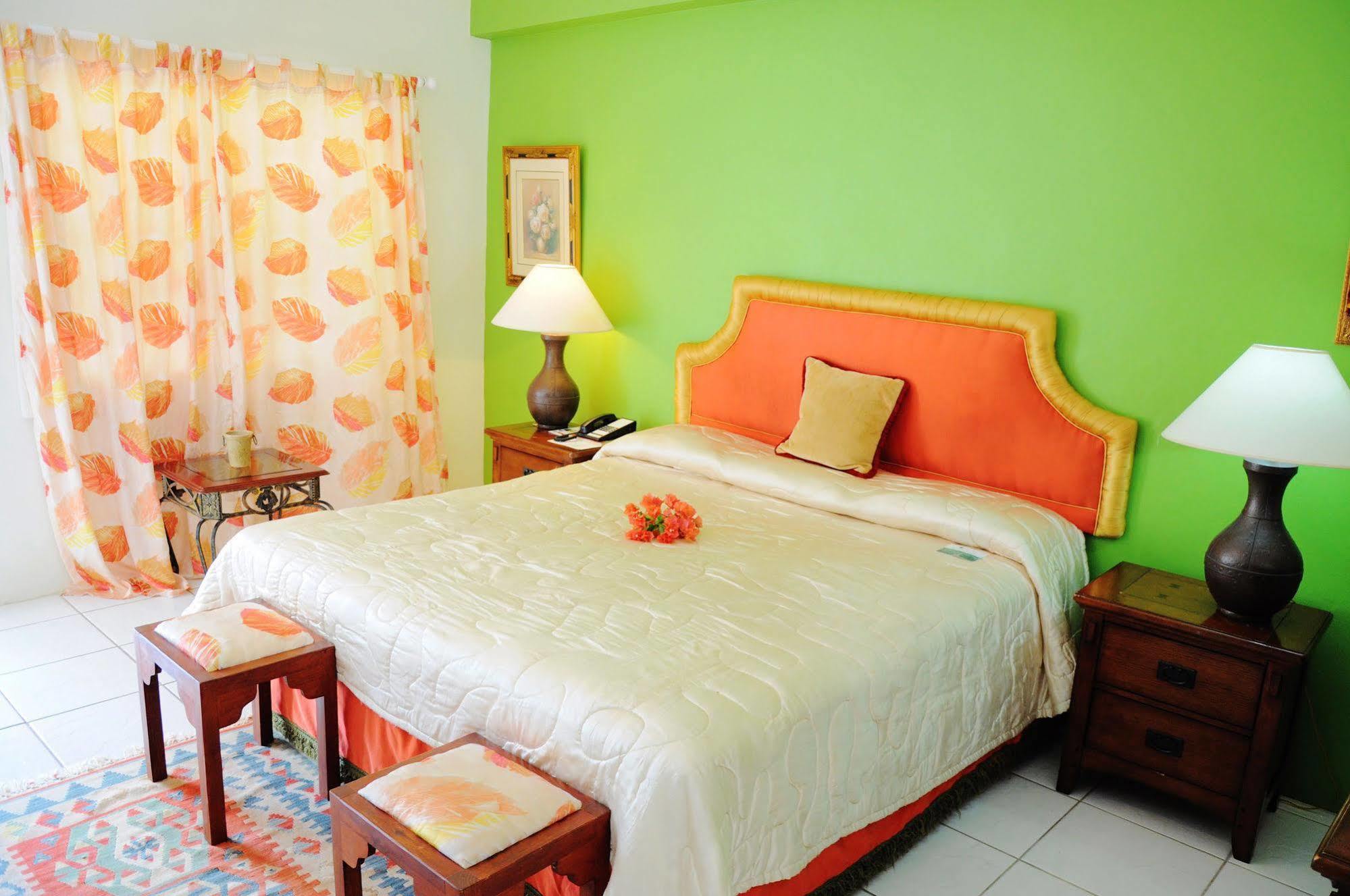 Beachcombers Hotel Saint Vincent Buitenkant foto