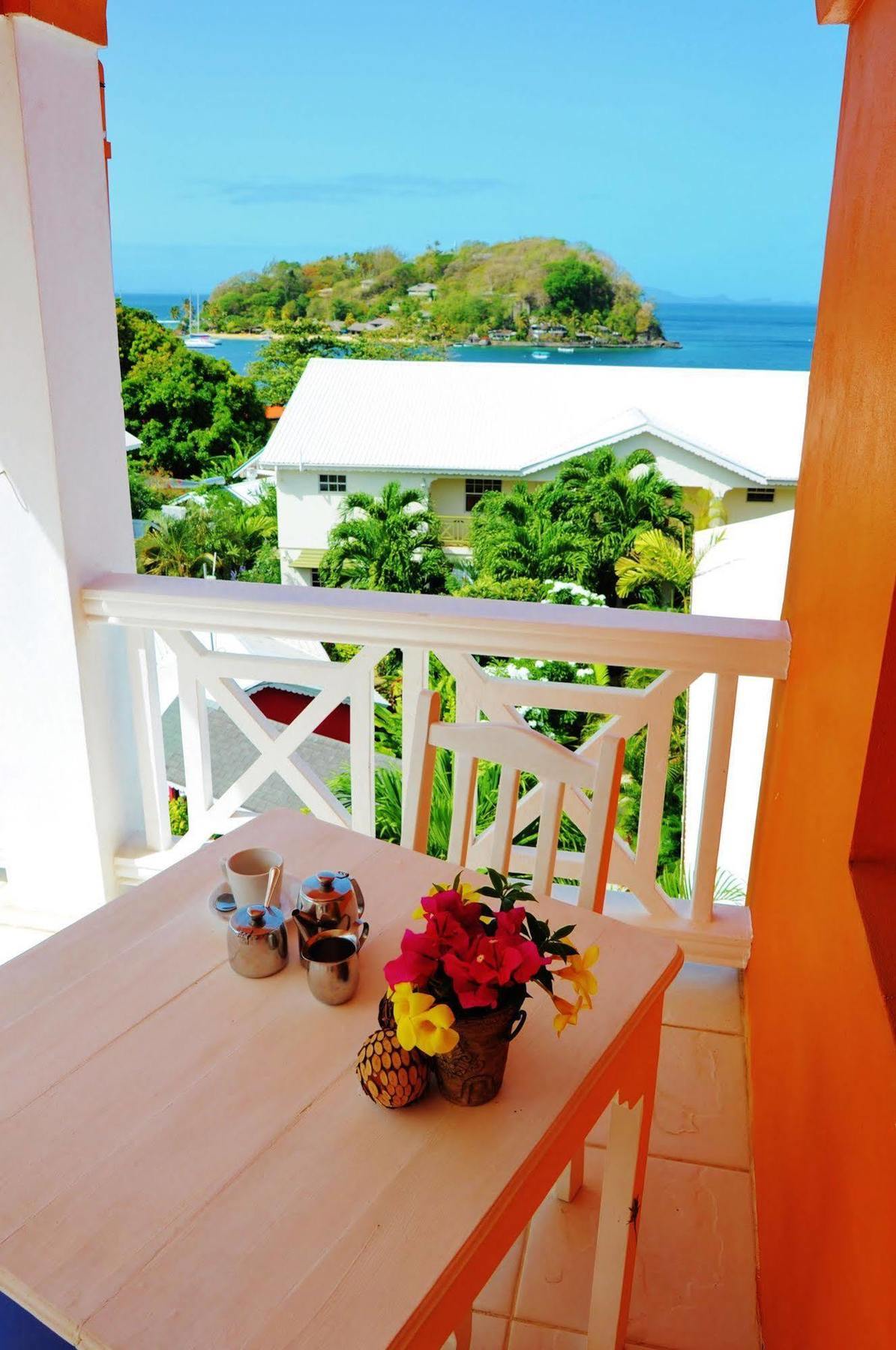 Beachcombers Hotel Saint Vincent Buitenkant foto